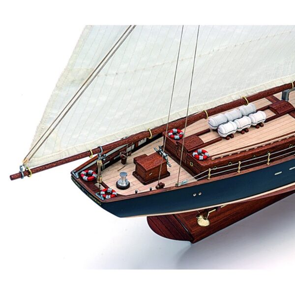 BLUENOSE II: A REGATTAS MODEL