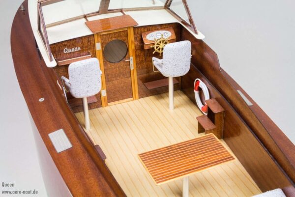QUEEN SPORTS BOAT