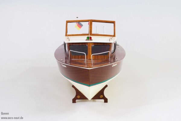 QUEEN SPORTS BOAT